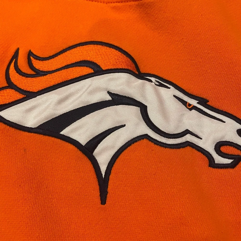 Kids NFL Denver Broncos Sweatshirt Hoodie.  Size Youth Small - Picture 2 of 6